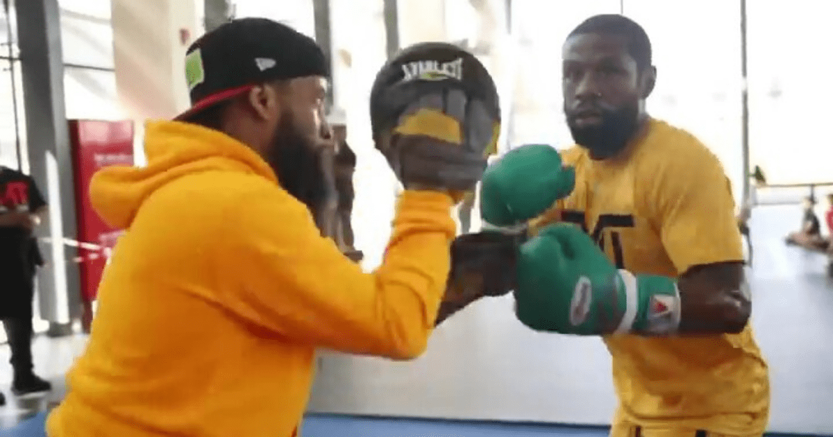 , Watch boxing legend Floyd Mayweather effortlessly train in his mid 40s ahead of fight against crime boss’ grandson