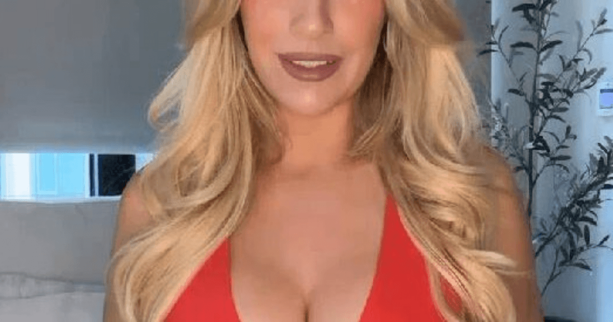 , Paige Spiranac fans in disbelief at revealing outfit as she gives fans an eyeful in low-cut dress