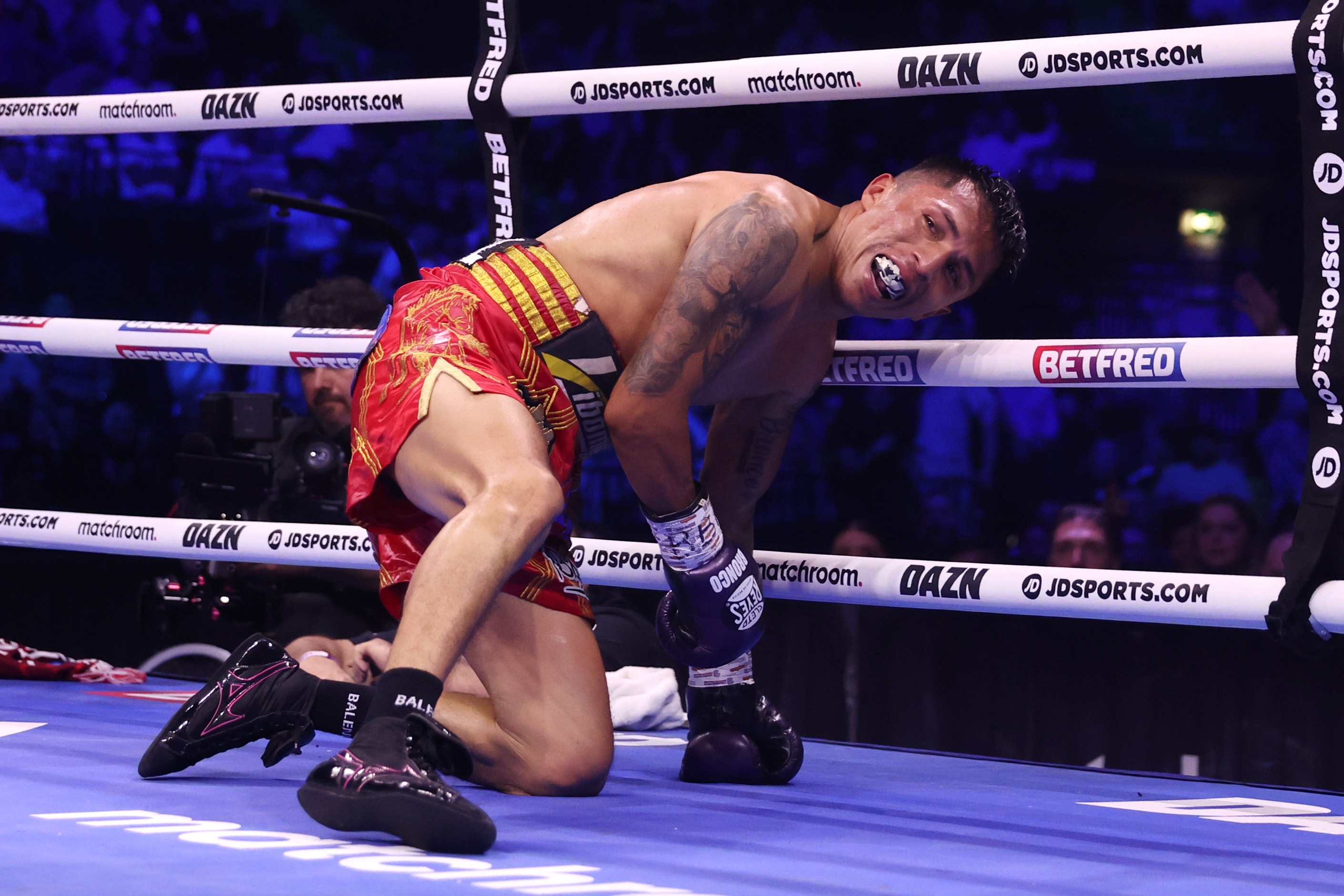 , Leigh Wood FLOORS Mauricio Lara to win rematch on points and regain featherweight title from monstrous Mexican puncher