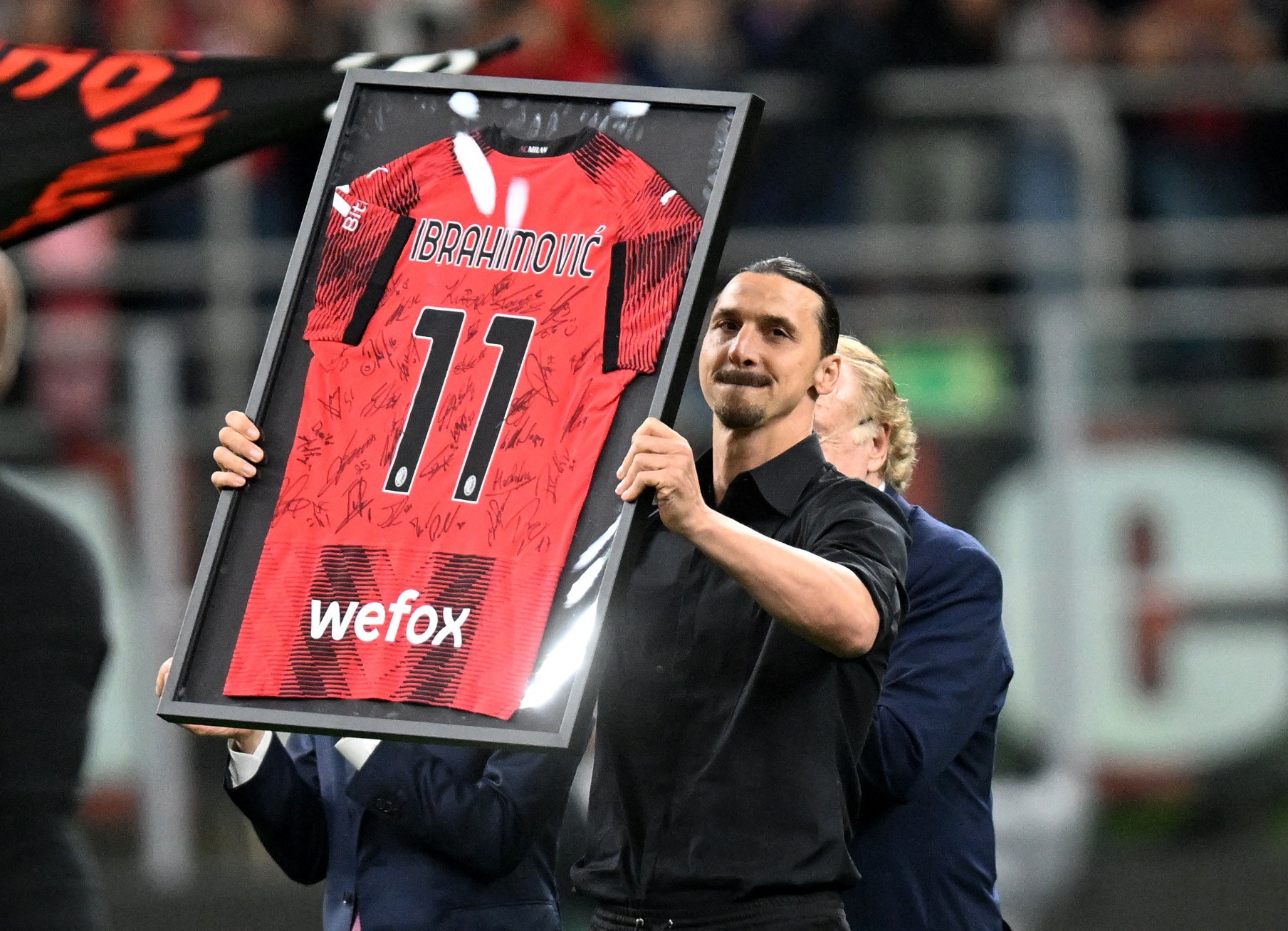 , Premier League cult hero unrecognisable as he poses with young Zlatan Ibrahimovic in throwback pic for touching tribute