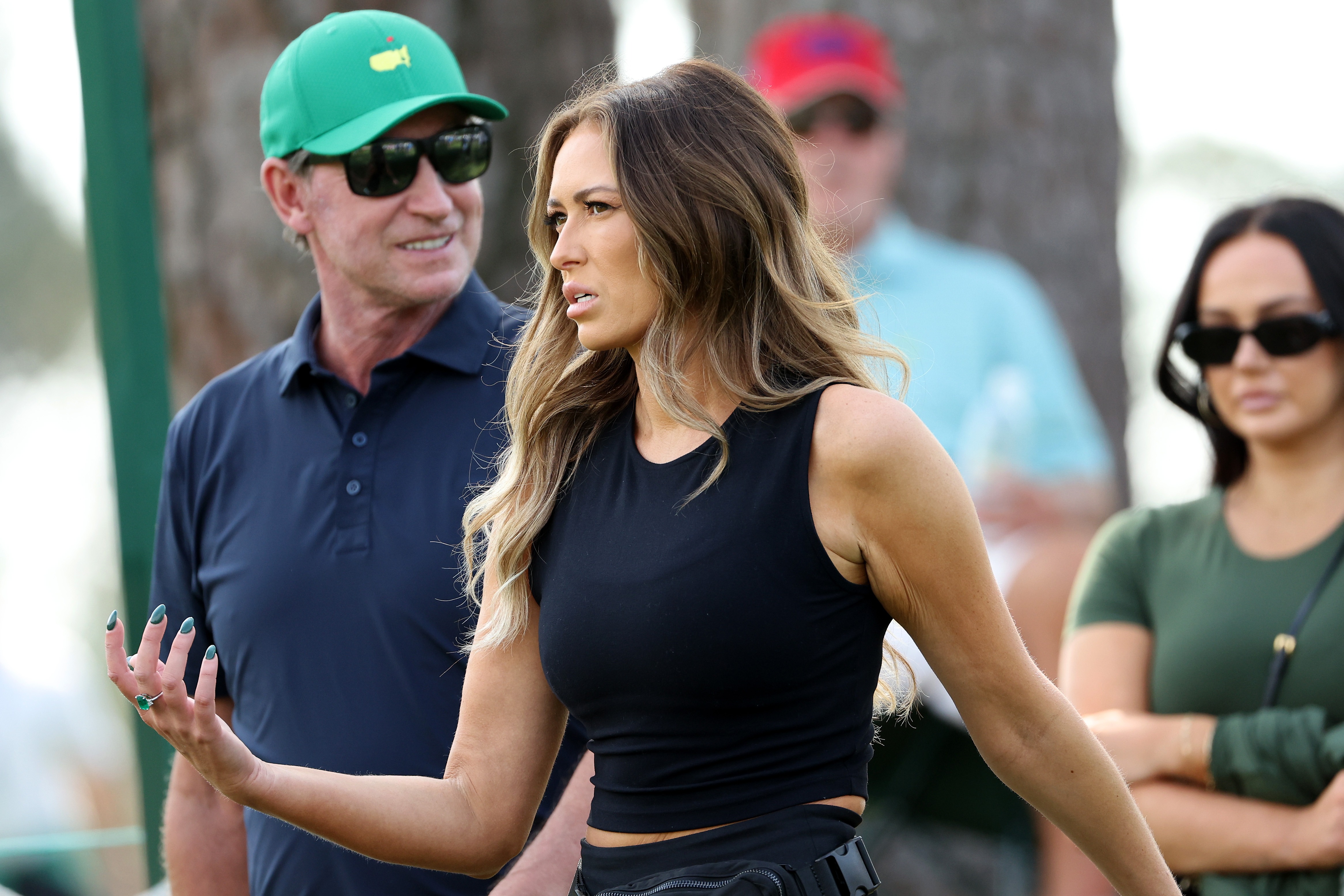 , Stunning golf Wag Paulina Gretzky joins no bra club and shows off toned midriff in sexy black two-piece