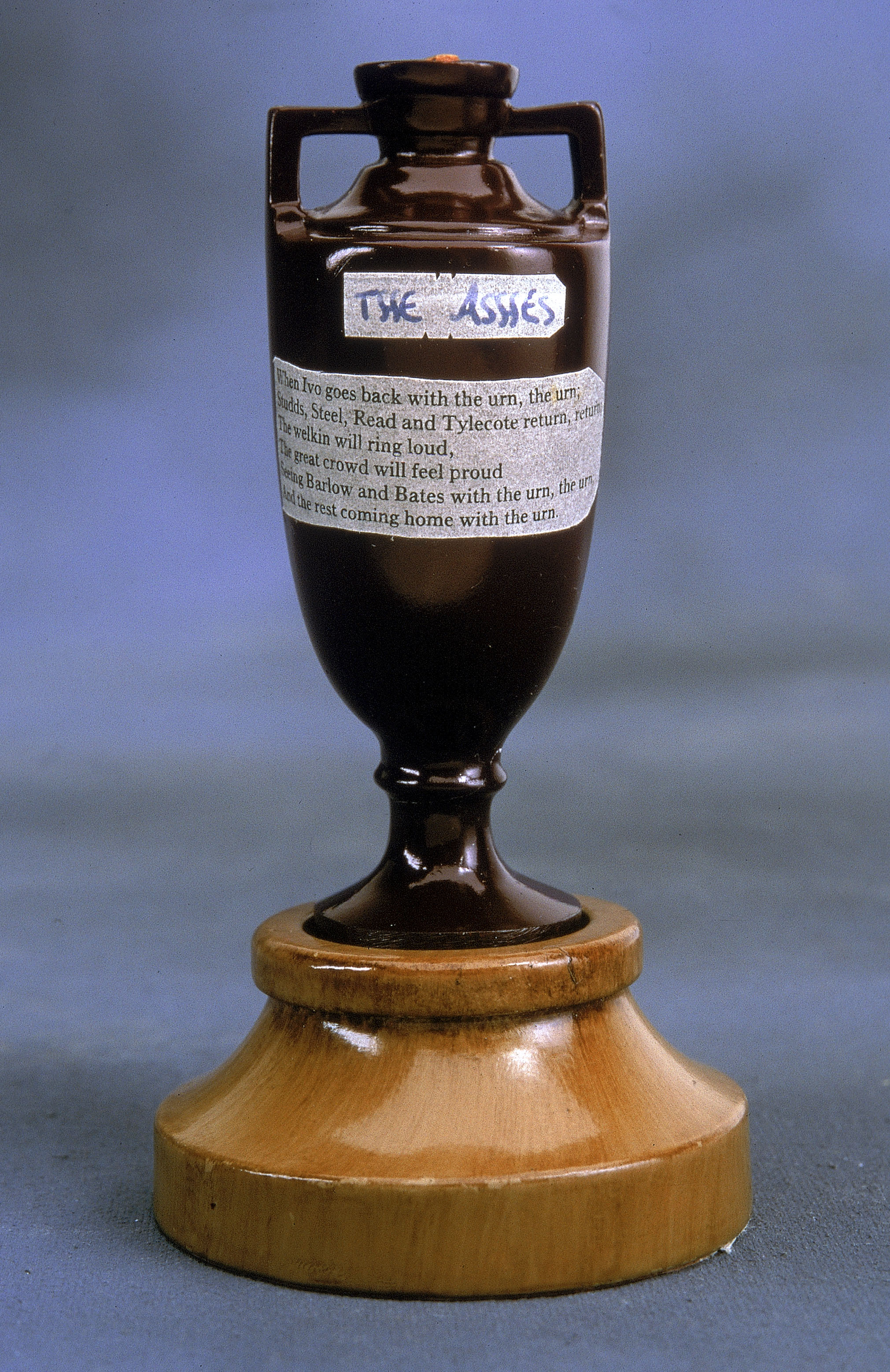 LORDS, ENGLAND 1995: A replica of 'The Ashes' urn on display at Lords in London, England. (Photo by Getty Images)
