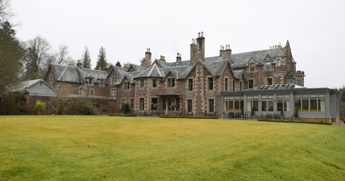 , Andy Murray ordered to find room for BATS at his 5 star luxury hotel