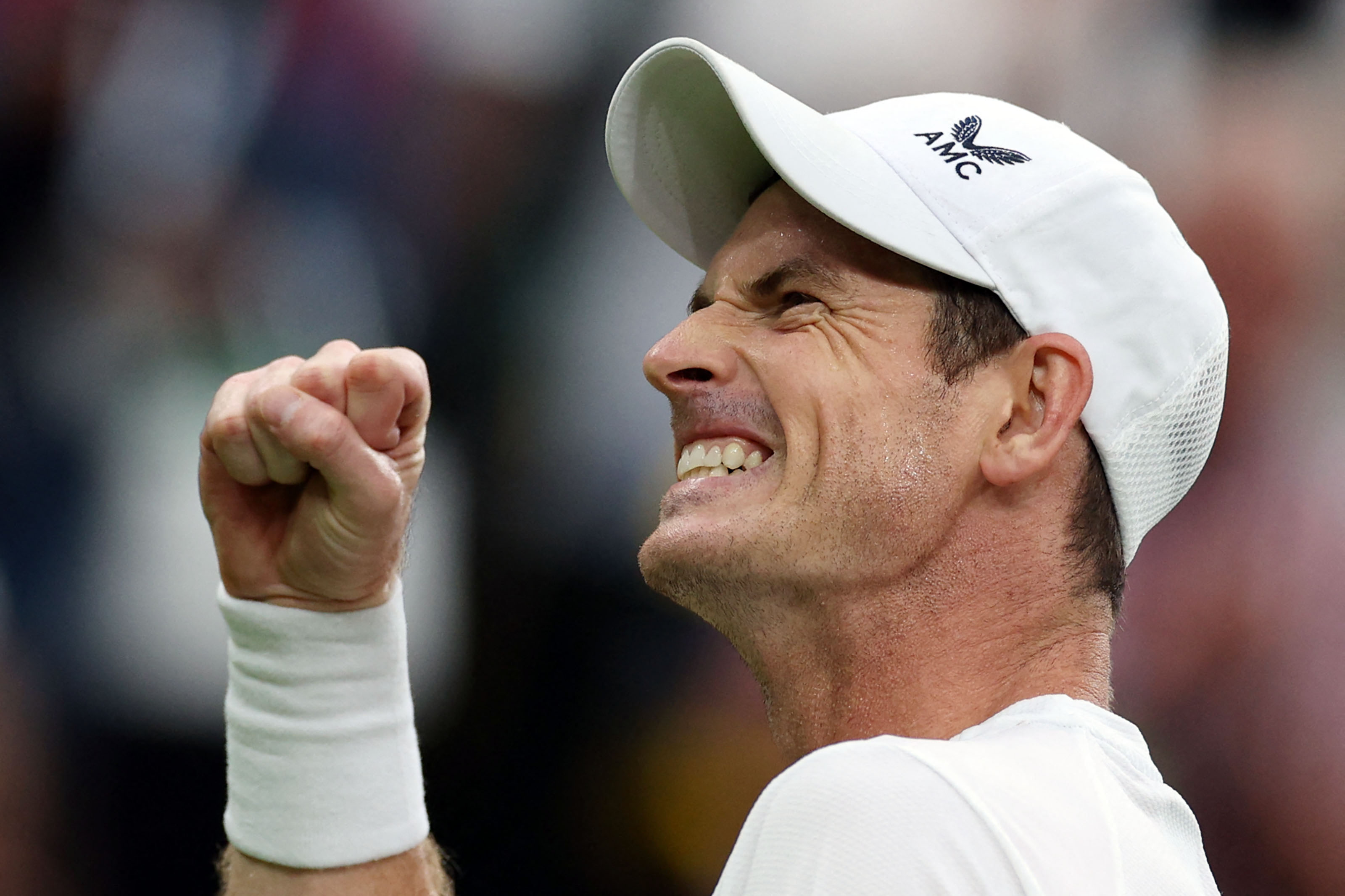 , Andy Murray breezes past fellow Brit Ryan Peniston in straight sets at Wimbledon to move into second round