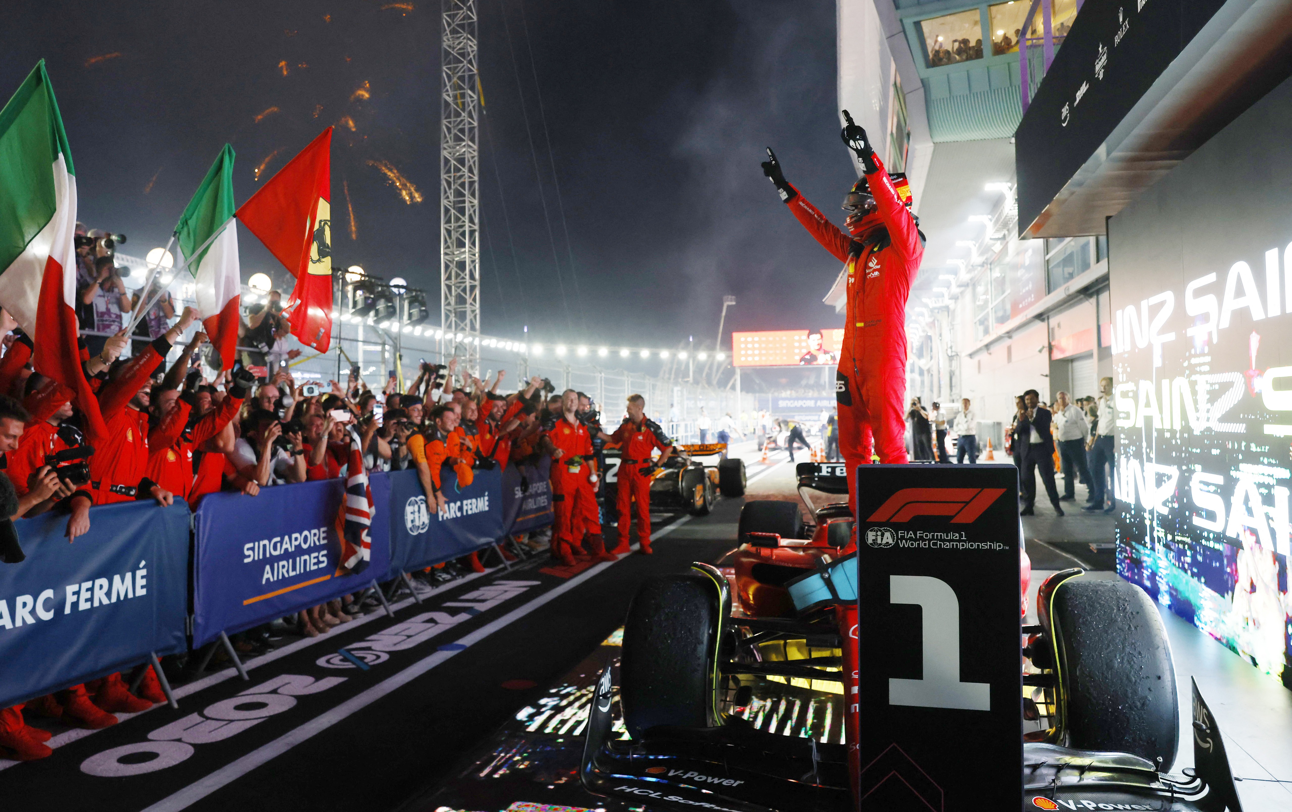 , Lewis Hamilton Grabs Third After Russell Crashes Out in Dramatic F1 Singapore Grand Prix as Sainz Ends Red Bull Run