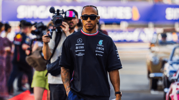 , Lewis Hamilton&#8217;s Decision to Stay with Mercedes Bemoaned by F1 Legend