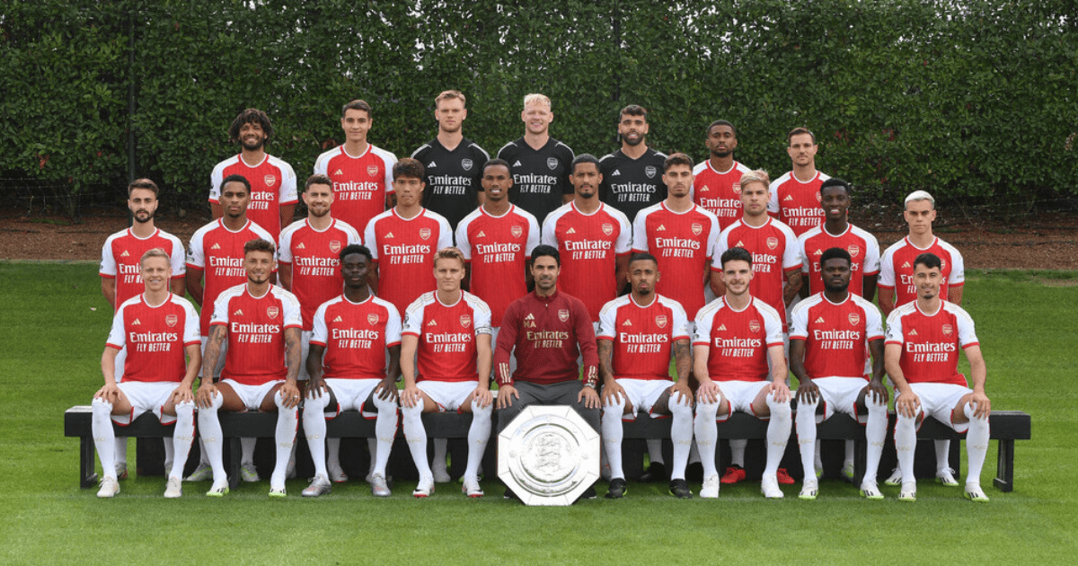 , Arsenal pose for squad photo alongside Community Shield and team dog
