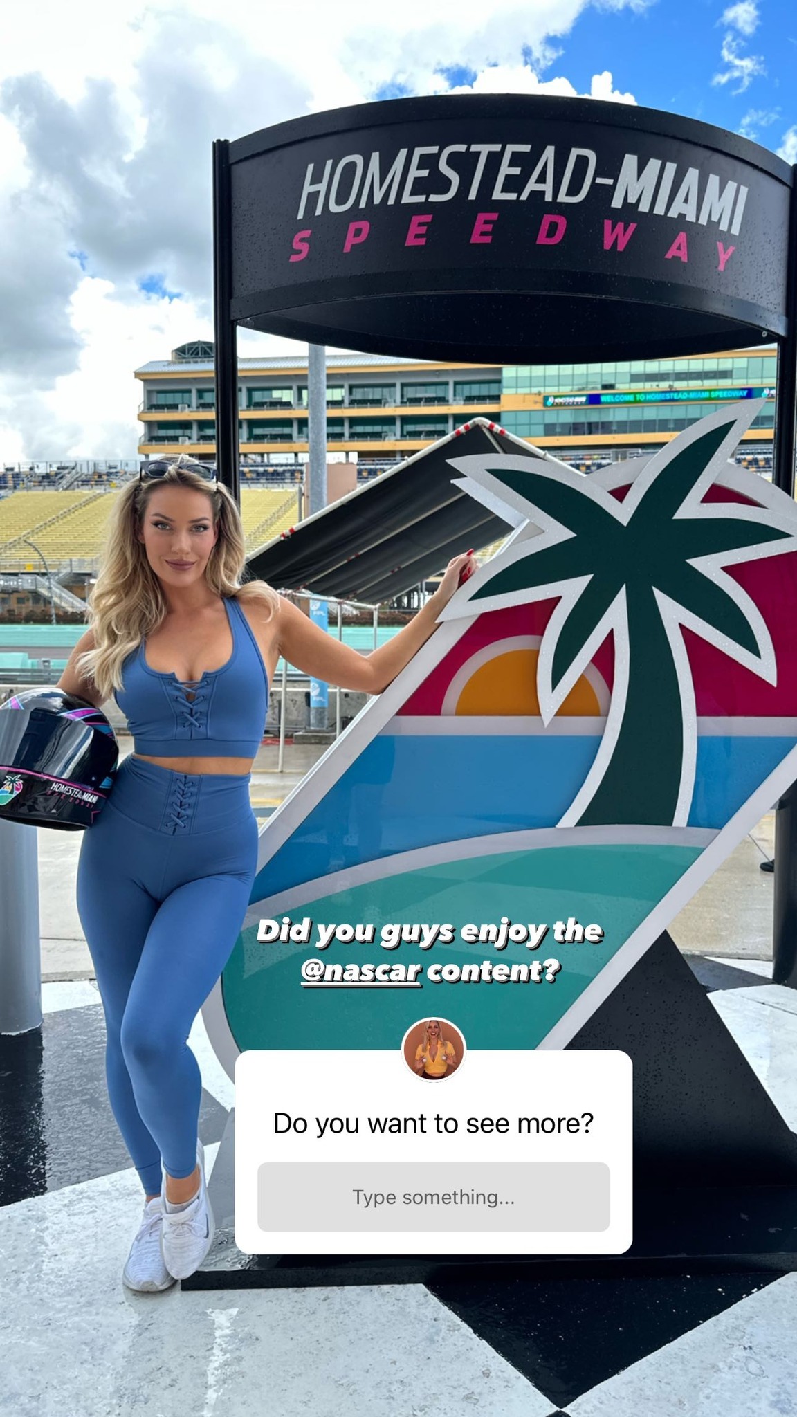 , Paige Spiranac flaunts figure in revealing outfit at Homestead Miami Speedway