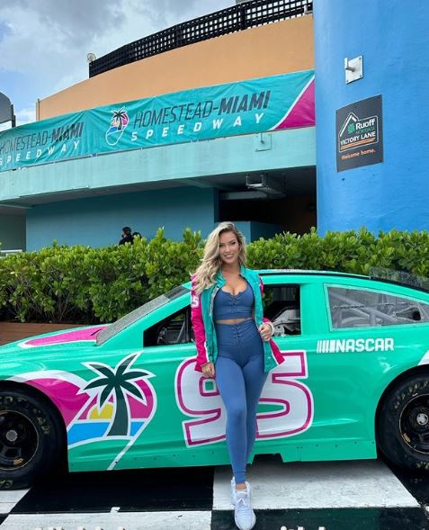 , Paige Spiranac flaunts figure in revealing outfit at Homestead Miami Speedway