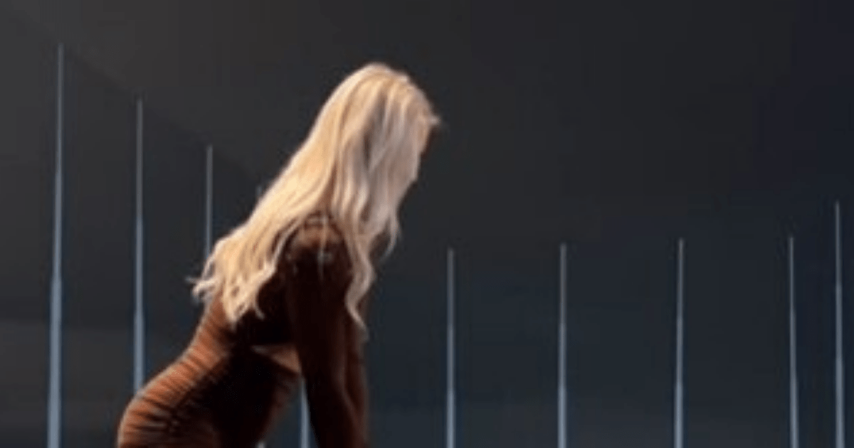 , Karin Hart Turns Heads with Skimpy Outfit and Stellar Golf Skills at Top Golf