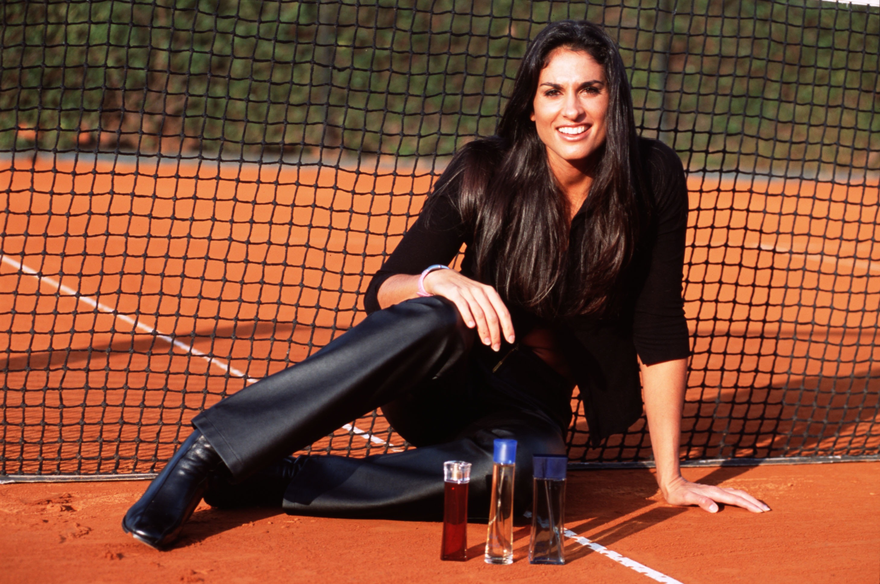 , Tennis Legend Gabriela Sabatini Stuns Fans with Glamorous Appearance at Gala Dinner